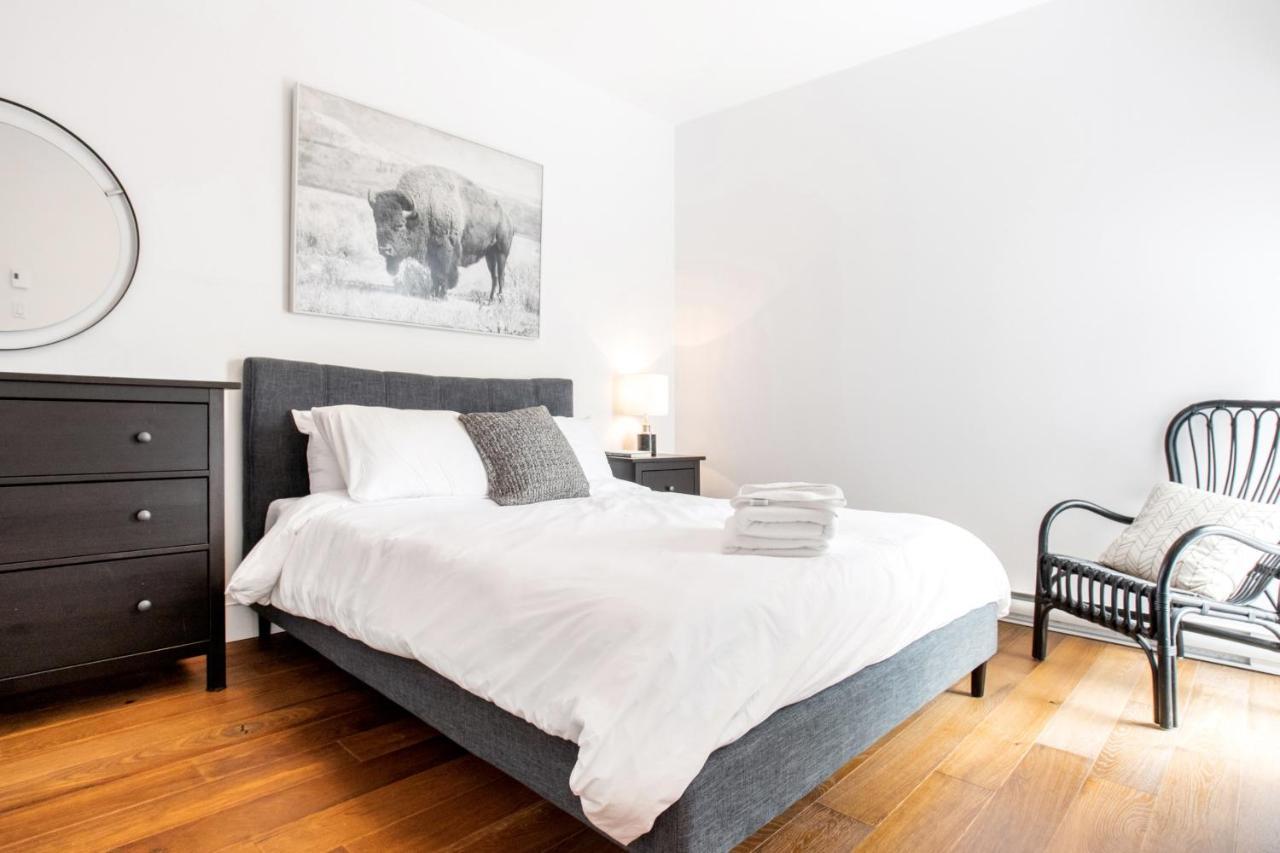 Sleek Condo In The Heart Of Little Italy By Den Stays 蒙特利尔 客房 照片