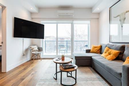 Sleek Condo In The Heart Of Little Italy By Den Stays 蒙特利尔 客房 照片