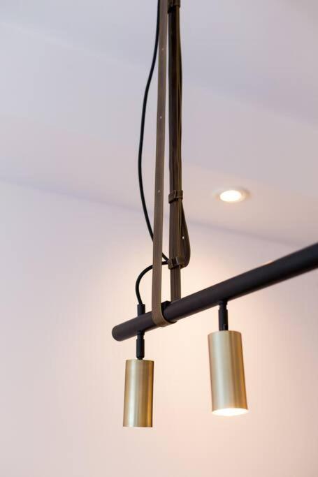 Sleek Condo In The Heart Of Little Italy By Den Stays 蒙特利尔 外观 照片