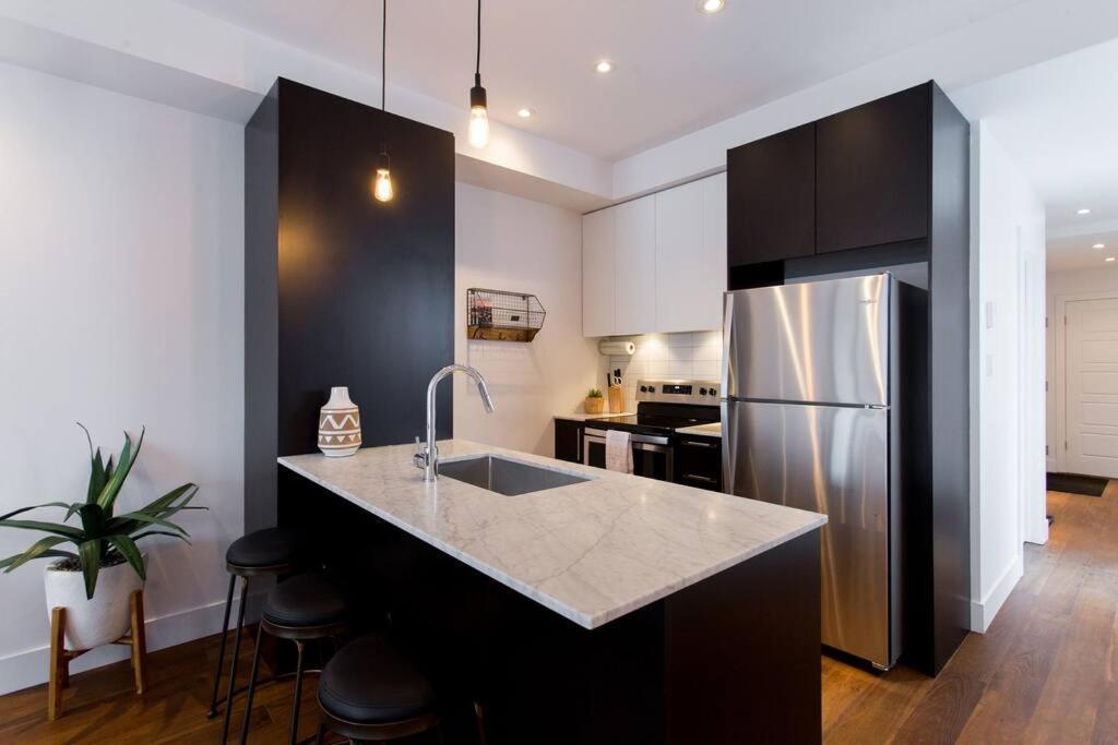 Sleek Condo In The Heart Of Little Italy By Den Stays 蒙特利尔 外观 照片