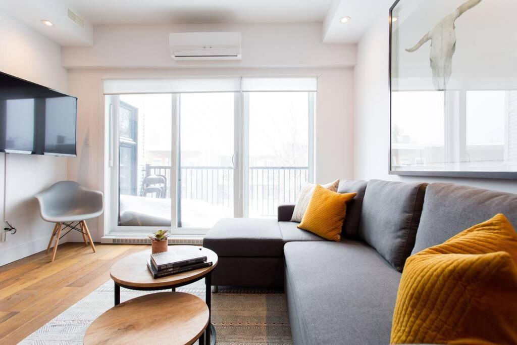 Sleek Condo In The Heart Of Little Italy By Den Stays 蒙特利尔 外观 照片