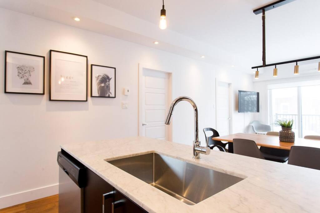 Sleek Condo In The Heart Of Little Italy By Den Stays 蒙特利尔 外观 照片