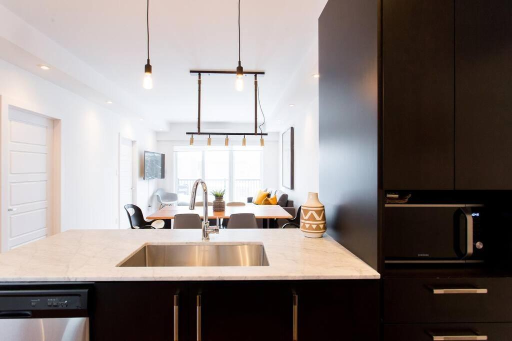Sleek Condo In The Heart Of Little Italy By Den Stays 蒙特利尔 外观 照片