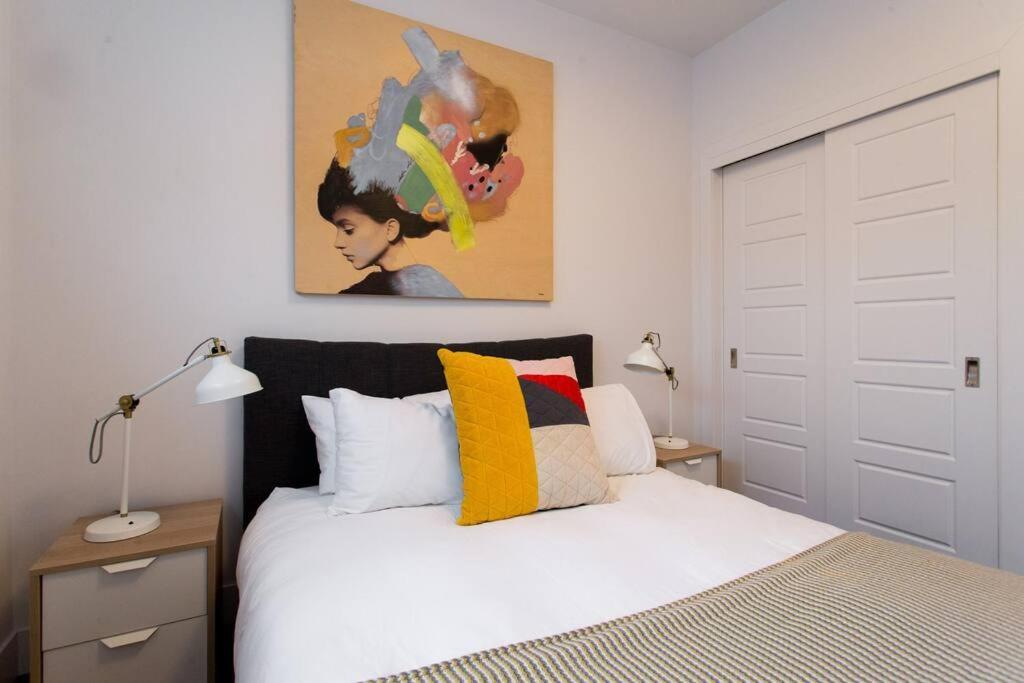 Sleek Condo In The Heart Of Little Italy By Den Stays 蒙特利尔 外观 照片